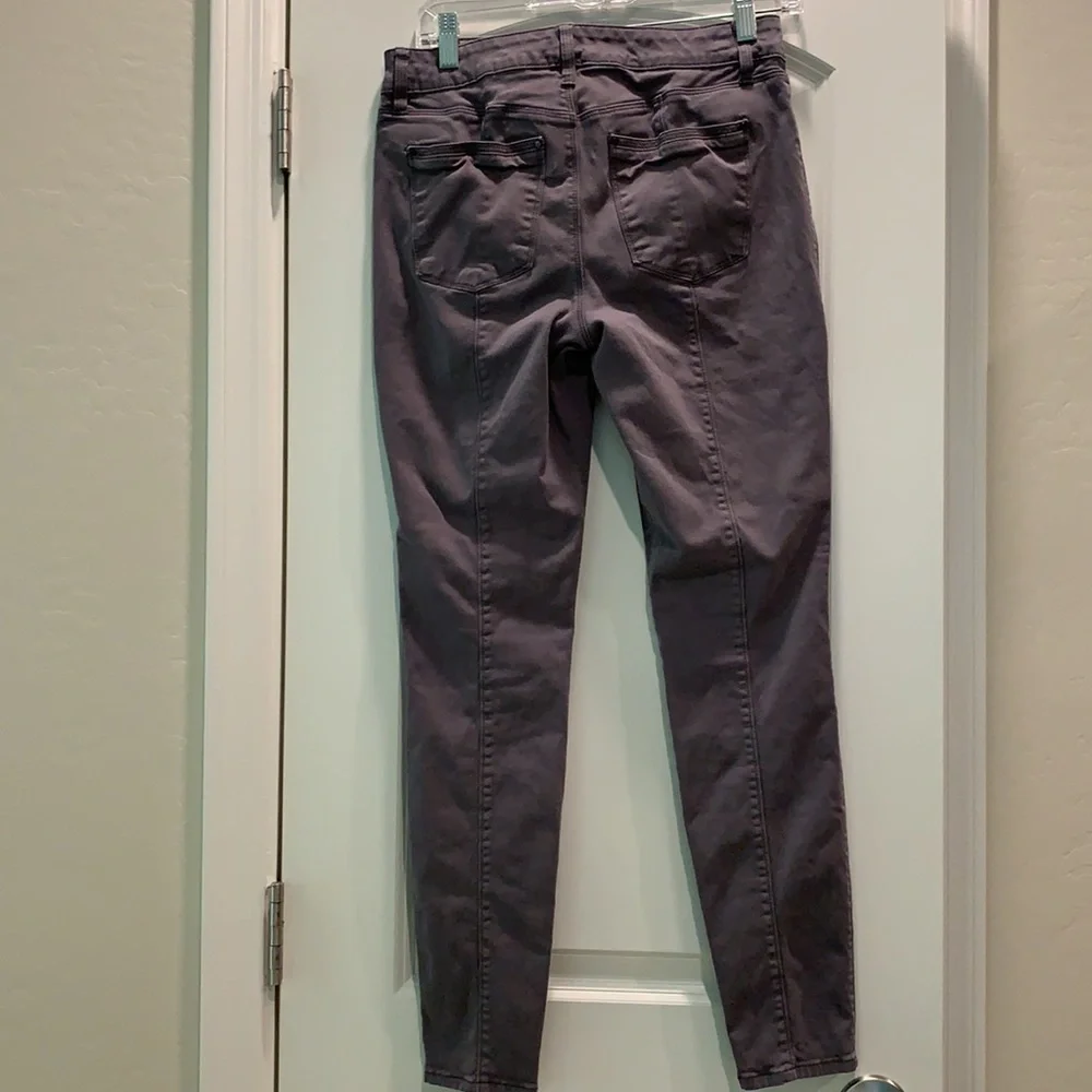 WHITE HOUSE BLACK MARKET SIZE 3/4 SKINNY PANTS